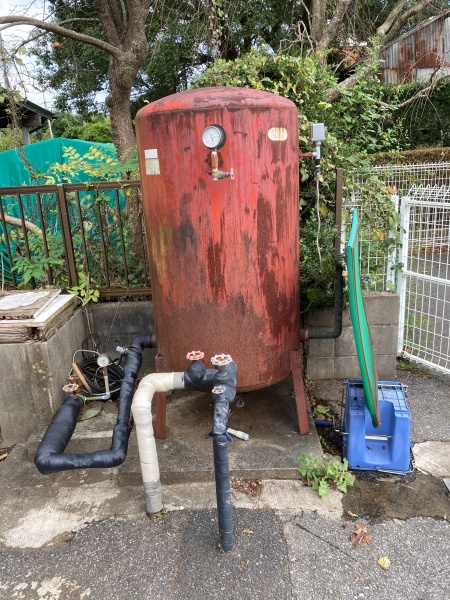 古いタンクを交換します。