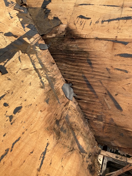 屋根の雨漏り修理工事