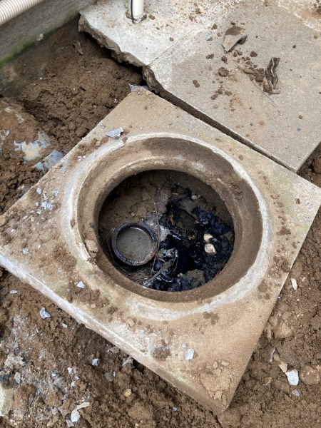 外部排水管やり替え工事
創新企画