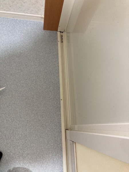 お風呂入り口下枠クリーニング