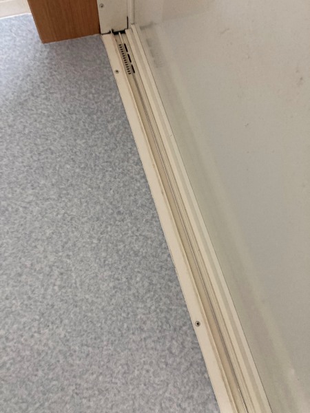 お風呂入り口下枠クリーニング