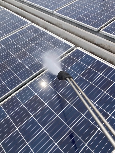 太陽光パネル洗浄工事